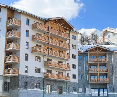 Rent in ski resort ARYA - Living Stone - Vars - Summer outside