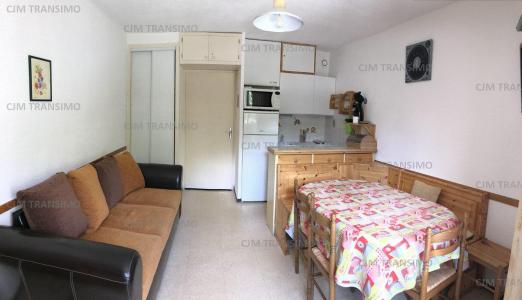 Holiday in mountain resort Studio sleeping corner 6 people (304) - BALCONS DES ORRES - Les Orres - Living room