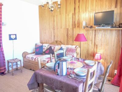 Holiday in mountain resort 1 room apartment 4 people (2) - Bellard - La Toussuire - Living room