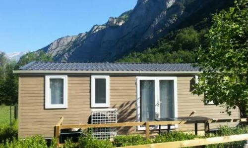 Vakantie in de bergen Mobile-Home 4 kamers 6 personen (32m²) - Camping A la Rencontre du Soleil - Le Bourg d'Oisans - Buiten zomer