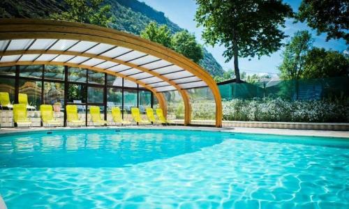Urlaub in den Bergen Camping A la Rencontre du Soleil - Le Bourg d'Oisans - Draußen im Sommer