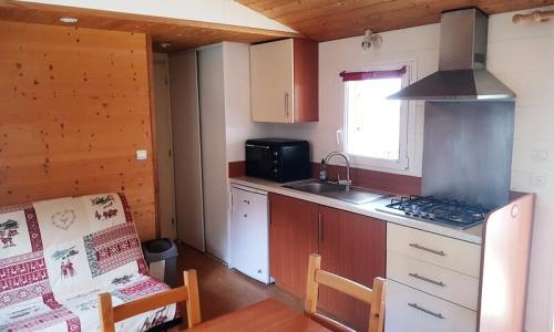 Vacaciones en montaña Chalet 3 piezas para 6 personas (Confort 33m²) - Camping Caravaneige L'Iscle de Prelles - Saint-Martin-de-Queyrières - Verano