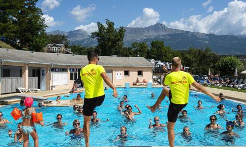 Vacances en montagne Camping l'Ecrin du Lac - Chorges - Extérieur été