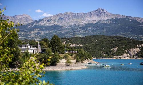 Vakantie in de bergen Camping l'Ecrin du Lac - Chorges - Buiten zomer