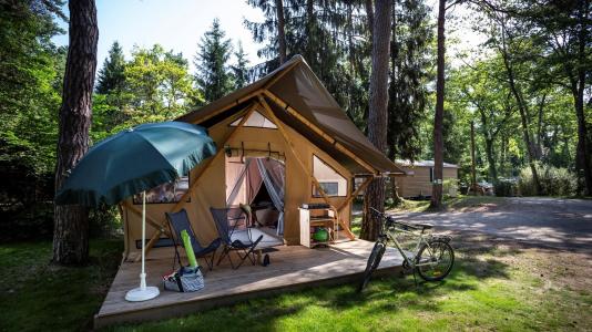 Vacances en montagne Tente 3 pièces 5 personnes (Trappeur) - Camping Lac de Serre-Ponçon - Le Lauzet-Ubaye - Terrasse