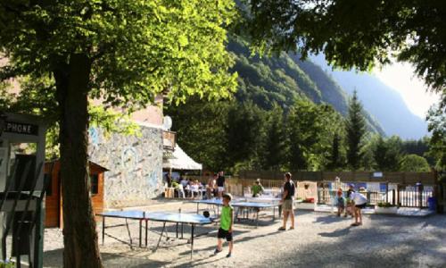 Urlaub in den Bergen Camping Le Château de Rochetaillée - Le Bourg-d'Oisans - Draußen im Sommer