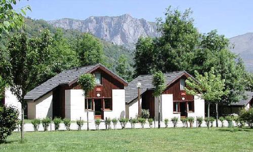 Vakantie in de bergen Chalet 3 kamers 6 personen (60m²) - Camping Le Pas de l'Ours - Aston - Buiten zomer