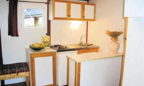 Vacanze in montagna Chalet 3 stanze per 2 persone (27m²) - Camping Le Pas de l'Ours - Aston - Esteriore estate