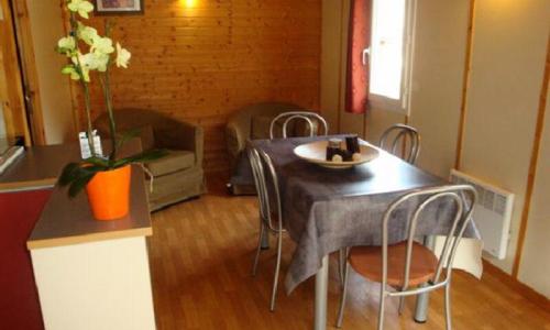 Vacances en montagne Chalet 3 pièces 4 personnes (35m²) - Camping Le Pas de l'Ours - Aston - Extérieur été