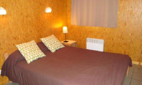 Wakacje w górach Domek górski 3 pokojowy 6 osób (60m²) - Camping Le Pas de l'Ours - Aston - Na zewnątrz latem