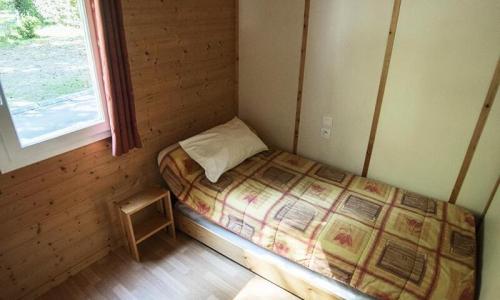 Каникулы в горах Шале 3 комнат 4 чел. (35m²) - Camping Le Pas de l'Ours - Aston - летом под открытым небом