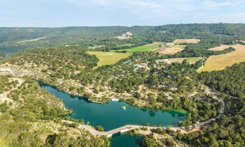 Vacanze in montagna Camping Les Gorges de Provence - Montagnac-Montpezat - Esteriore estate