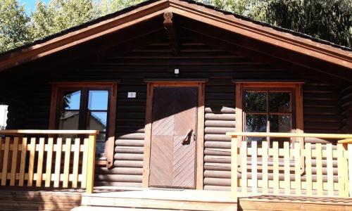 Holiday in mountain resort 3 room chalet 4 people (31m²) - Camping Les Jardins d'Estavar - Estavar - Summer outside