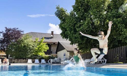 Wakacje w górach Camping Romanée La Ferme de la Serraz - Doussard - Na zewnątrz latem