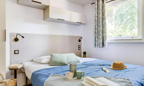 Vakantie in de bergen Mobile-Home 4 kamers 6 personen (Confort 27m²) - Camping Romanée La Ferme de la Serraz - Doussard - Buiten zomer