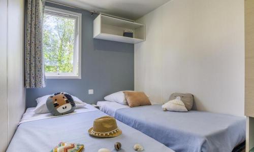 Urlaub in den Bergen 3-Zimmer-Mobilheim für 4 Personen (Confort 25m²) - Camping Romanée La Ferme de la Serraz - Doussard - Draußen im Sommer