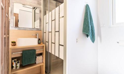 Vacances en montagne Mobil-Home 3 pièces 4 personnes (63m²) - Camping Romanée La Ferme de la Serraz - Doussard - Salle de douche