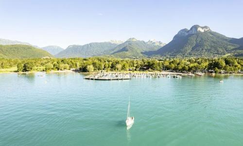 Vacances en montagne Camping Sandaya la Nublière - Doussard - Extérieur été