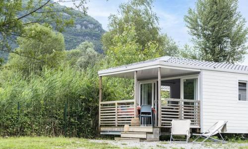 Vakantie in de bergen Mobile-Home 3 kamers 4 personen (26m²) - Camping Sandaya la Nublière - Doussard - Buiten zomer