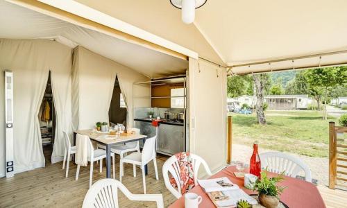 Vacances en montagne Mobil-Home 3 pièces 5 personnes (25m²) - Camping Sandaya la Nublière - Doussard - Extérieur été