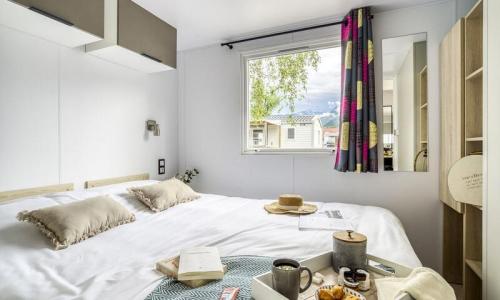 Urlaub in den Bergen 3-Zimmer-Mobilheim für 4 Personen (30m²) - Camping Sandaya la Nublière - Doussard - Draußen im Sommer