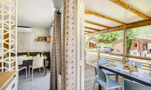 Vakantie in de bergen Mobile-Home 4 kamers 6 personen (34m²) - Camping Sandaya la Nublière - Doussard - Buiten zomer