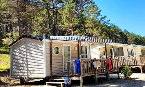 Каникулы в горах Дом на колёсах  2 комнат 2 чел. (20m²) - Camping Tikayan La Pinatelle - Saint-Auban - летом под открытым небом