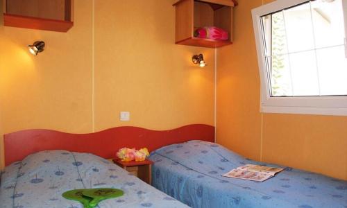 Vakantie in de bergen Mobile-Home 4 kamers 8 personen (32m²) - Camping Tikayan La Pinatelle - Saint-Auban - Buiten zomer