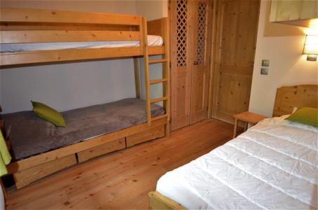 Holiday in mountain resort 4 room apartment cabin 5 people (1) - Chalet Adèle - Saint Martin de Belleville - Bedroom