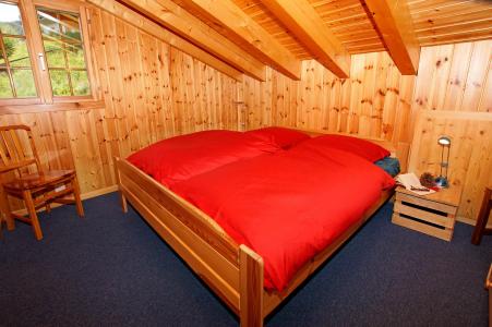 Holiday in mountain resort Chalet Alpina P12 - La Tzoumaz - Bedroom under mansard