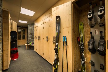Holiday in mountain resort Chalet Altitude - Val Thorens - Ski locker