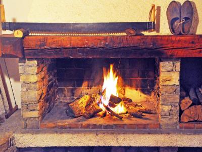 Holiday in mountain resort Chalet Au Coeur de la Vanoise - Champagny-en-Vanoise - Fireplace