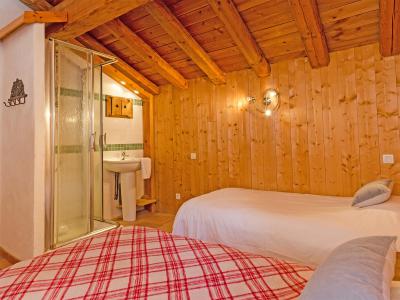Holiday in mountain resort Chalet Balcon du Paradis - Peisey-Vallandry - Bedroom under mansard