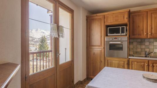 Holiday in mountain resort 8 room triplex chalet 14 people - Chalet Balcons Acacia - Saint Martin de Belleville - Kitchen