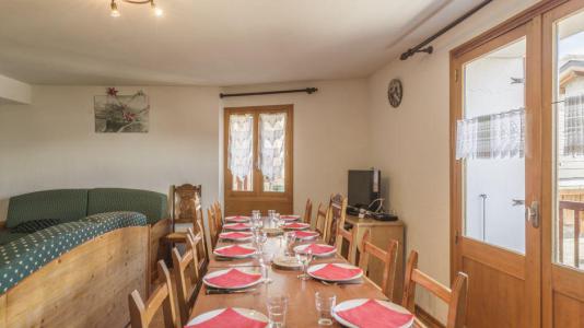 Holiday in mountain resort 8 room triplex chalet 14 people - Chalet Balcons Acacia - Saint Martin de Belleville - Table