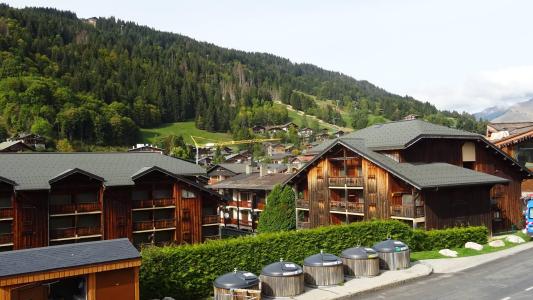 Аренда на лыжном курорте Апартаменты дуплекс 5 комнат 10 чел. (Logement 10 personnes) - Chalet Blanc - Les Gets - летом под открытым небом