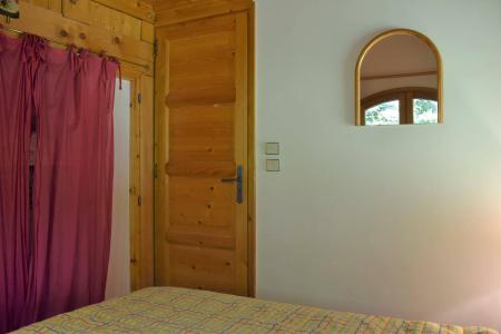 Holiday in mountain resort 3 room duplex chalet 6 people (MRB000-107) - Chalet Bonmartin - Méribel - Bedroom