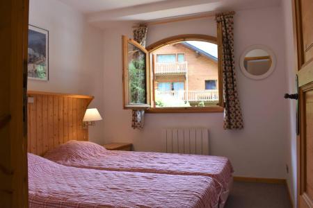 Holiday in mountain resort 3 room duplex chalet 6 people (MRB000-107) - Chalet Bonmartin - Méribel - Bedroom