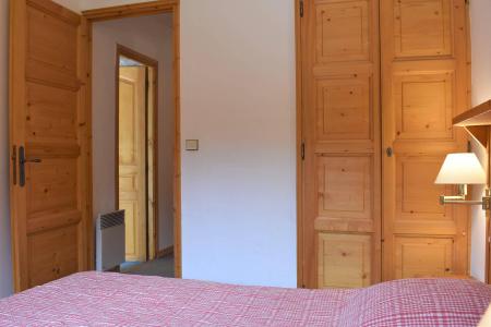 Holiday in mountain resort 3 room duplex chalet 6 people (MRB000-107) - Chalet Bonmartin - Méribel - Bedroom