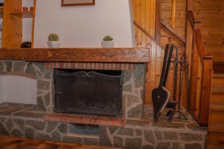 Vacanze in montagna Appartamento su due piani 5 stanze per 8 persone - Chalet Chant'line - Le Grand Bornand - Camino