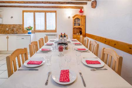 Holiday in mountain resort Chalet Charmille - La Tania - Open-plan kitchen