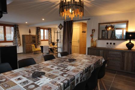 Holiday in mountain resort 3 room duplex chalet 8 people - Chalet Chez Tom - La Toussuire - Living room