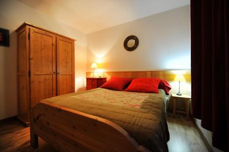 Holiday in mountain resort 4 room duplex apartment 10 people - Chalet Cristal - Les Menuires - Double bed