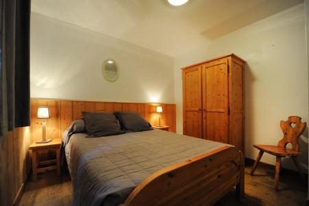 Holiday in mountain resort 6 room duplex apartment 13 people - Chalet Cristal - Les Menuires - Double bed
