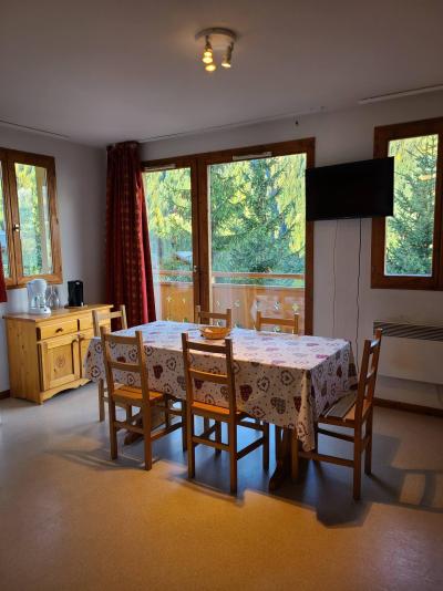 Holiday in mountain resort 2 room apartment cabin 6 people (H22) - Chalet d'Arrondaz - Valfréjus - Accommodation