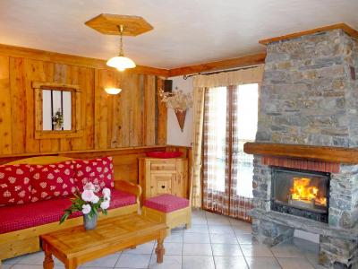 Holiday in mountain resort Chalet de la Côte - Champagny-en-Vanoise - Fireplace