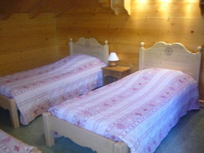 Holiday in mountain resort 7 room triplex chalet 13 people - Chalet de mon père - Le Grand Bornand - Bedroom under mansard