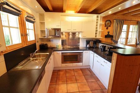 Holiday in mountain resort 7 room chalet 16 people - Chalet du Lac des Ecoles - Les Gets - Kitchenette