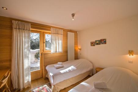 Holiday in mountain resort 7 room triplex chalet 12 people - Chalet Éric - Méribel - Bedroom