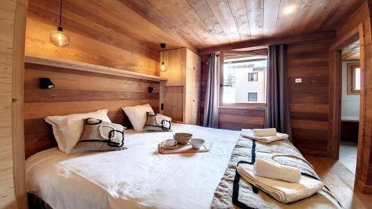 Holiday in mountain resort 7 room triplex chalet 12 people (EDELWEISS) - Chalet Eterlou - Les Menuires - Bedroom
